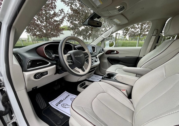 Chrysler Pacifica cena 139900 przebieg: 120000, rok produkcji 2020 z Krosno małe 704